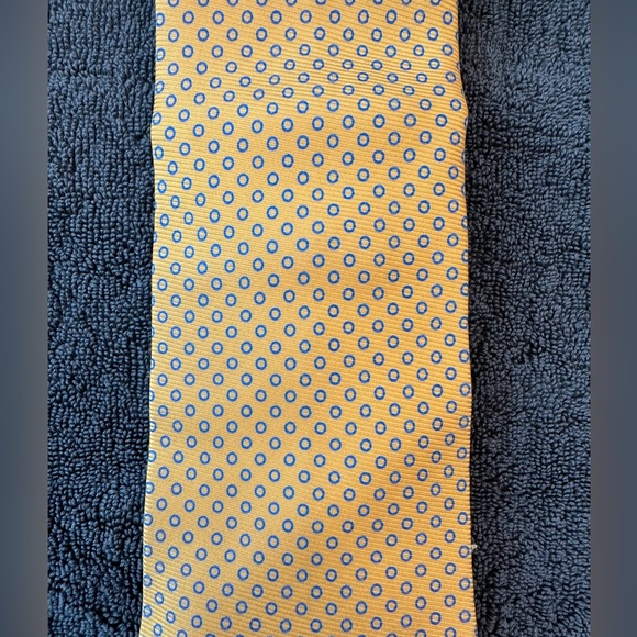 Burberry yellow with blue circles tie. 100% silk. Made in England. - Picture 3 of 3